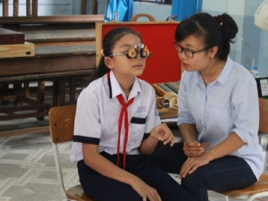 De Heus Vietnam commits to 10 year financial support for eye care in Vinh Long province