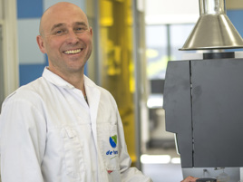 Dirk van den Broek - International laboratory technician