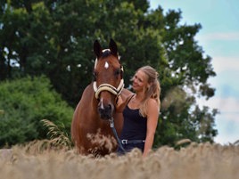 Lucie Humeni – Sales specialist for horses